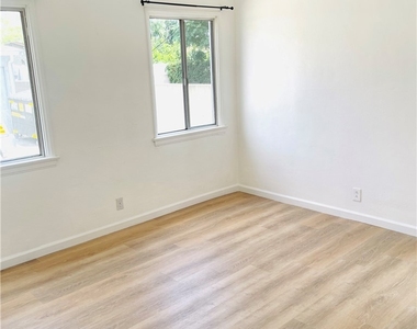 5754 Vineland Avenue - Photo Thumbnail 11