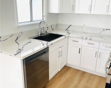 5754 Vineland Avenue - Photo Thumbnail 1