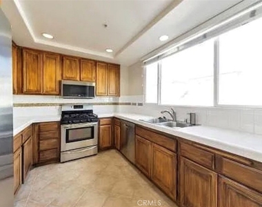 5200 Premiere Hills Circle - Photo Thumbnail 4