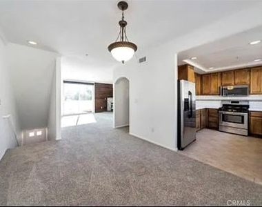5200 Premiere Hills Circle - Photo Thumbnail 3