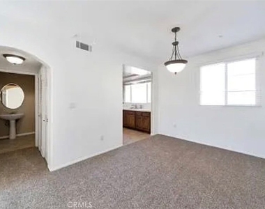 5200 Premiere Hills Circle - Photo Thumbnail 2