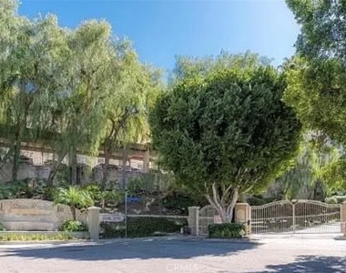 5200 Premiere Hills Circle - Photo Thumbnail 22