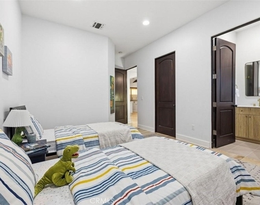 22953 Oxnard Street - Photo Thumbnail 16