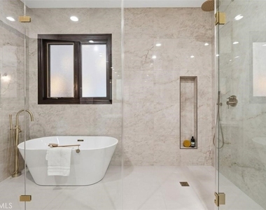 22953 Oxnard Street - Photo Thumbnail 8