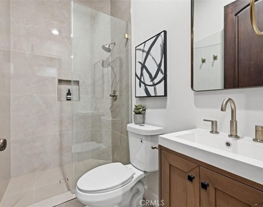 22953 Oxnard Street - Photo Thumbnail 21