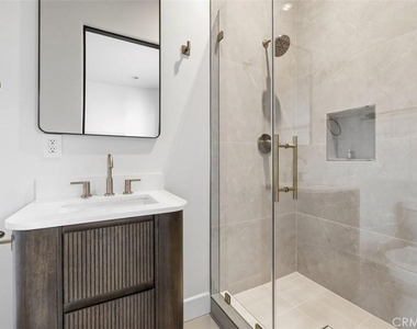 22953 Oxnard Street - Photo Thumbnail 24