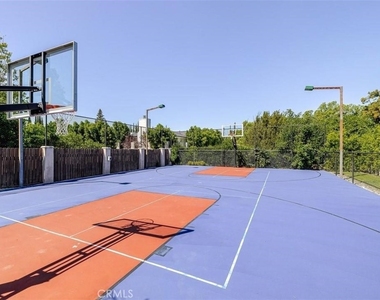 22953 Oxnard Street - Photo Thumbnail 3
