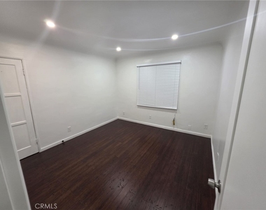 1022 W 57th - Photo Thumbnail 17