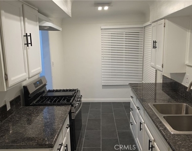 1022 W 57th - Photo Thumbnail 6