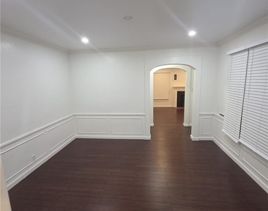 1022 W 57th - Photo Thumbnail 14