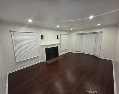 1022 W 57th - Photo Thumbnail 3