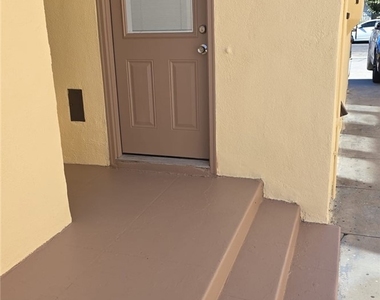 1022 W 57th - Photo Thumbnail 2