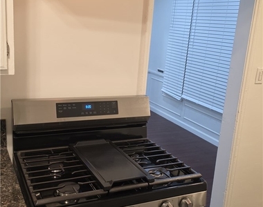 1022 W 57th - Photo Thumbnail 9