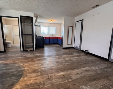 1108 W Las Palmas - Photo Thumbnail 8
