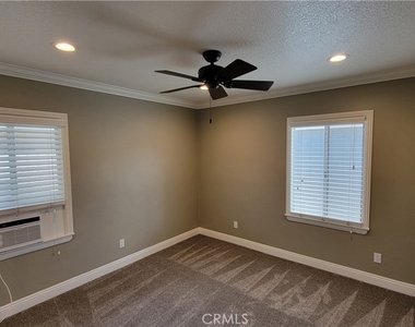 14107 Putnam Street - Photo Thumbnail 11