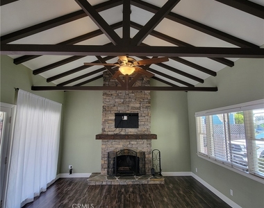 14107 Putnam Street - Photo Thumbnail 3