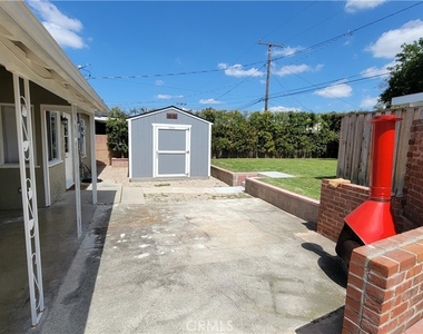 14107 Putnam Street - Photo Thumbnail 6