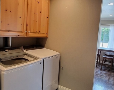 14107 Putnam Street - Photo Thumbnail 4