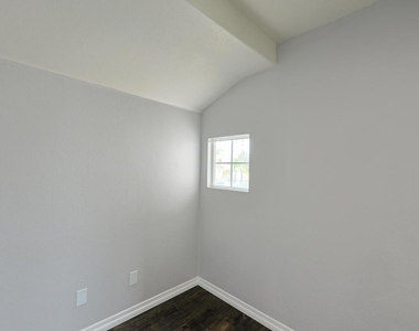 1151 Lassen Peak Place - Photo Thumbnail 21