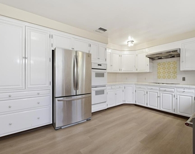 568 Los Arboles Lane - Photo Thumbnail 18