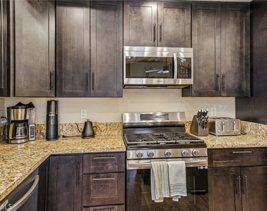 933 Spruce - Photo Thumbnail 57