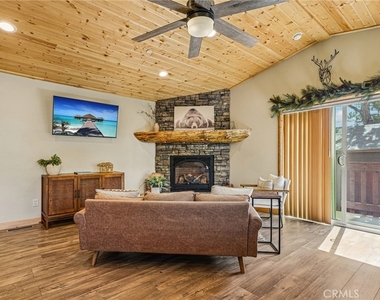 933 Spruce - Photo Thumbnail 21