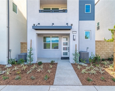 2472 E Stanley Paseo - Photo Thumbnail 1