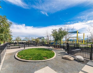 2472 E Stanley Paseo - Photo Thumbnail 29