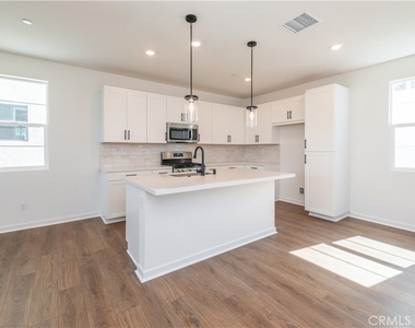 2472 E Stanley Paseo - Photo Thumbnail 2