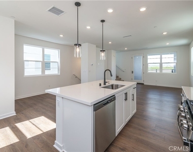 2472 E Stanley Paseo - Photo Thumbnail 6