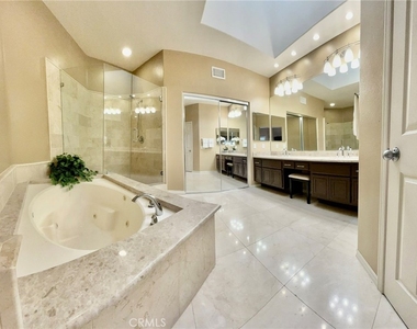 26465 La Traviata - Photo Thumbnail 20