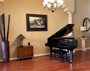 26465 La Traviata - Photo Thumbnail 5