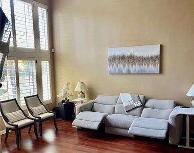 26465 La Traviata - Photo Thumbnail 9