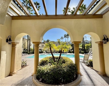 26465 La Traviata - Photo Thumbnail 28