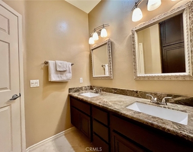 26465 La Traviata - Photo Thumbnail 24