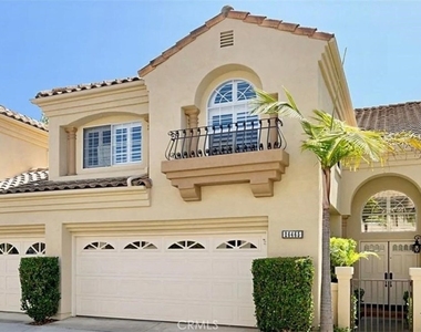 26465 La Traviata - Photo Thumbnail 1