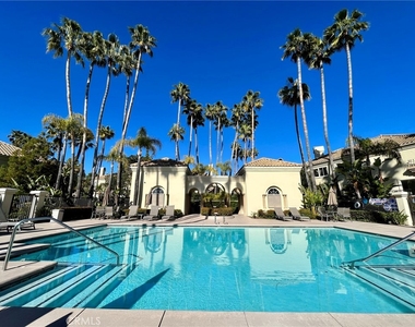 26465 La Traviata - Photo Thumbnail 27
