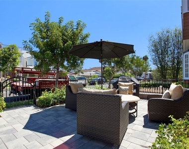 441 Carnation Avenue - Photo Thumbnail 1