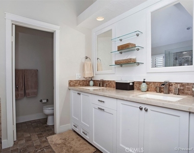 441 Carnation Avenue - Photo Thumbnail 16