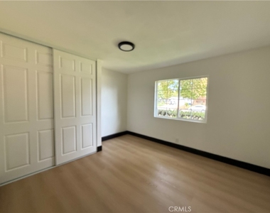 1915 Ervilla Place - Photo Thumbnail 3