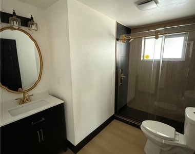 1915 Ervilla Place - Photo Thumbnail 6