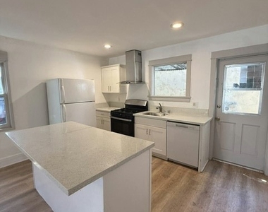 1347 N Citrus - Photo Thumbnail 5