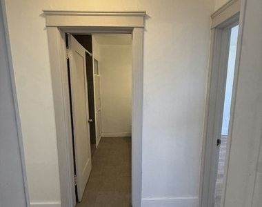 1347 N Citrus - Photo Thumbnail 8