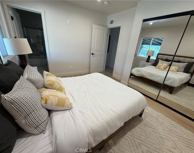 605 W Gaillard Street - Photo Thumbnail 15