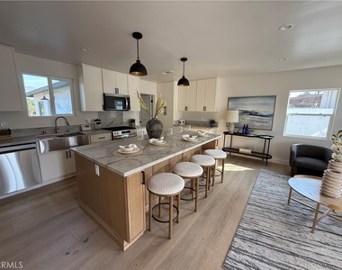 605 W Gaillard Street - Photo Thumbnail 24