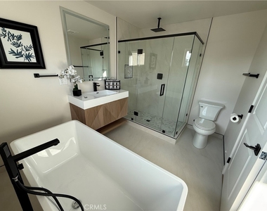 605 W Gaillard Street - Photo Thumbnail 14