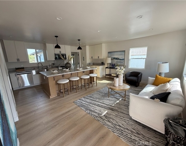 605 W Gaillard Street - Photo Thumbnail 5