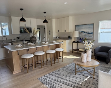 605 W Gaillard Street - Photo Thumbnail 4