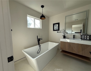 605 W Gaillard Street - Photo Thumbnail 13