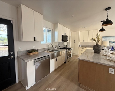605 W Gaillard Street - Photo Thumbnail 2